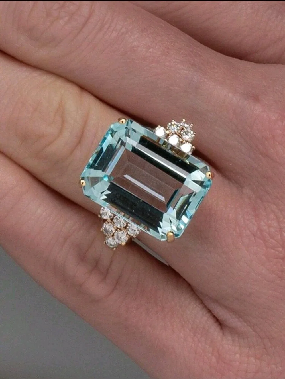 BRAND NEW ** Aquamarine Emerald-Cut Cocktail Ring in Light Blue and Gold